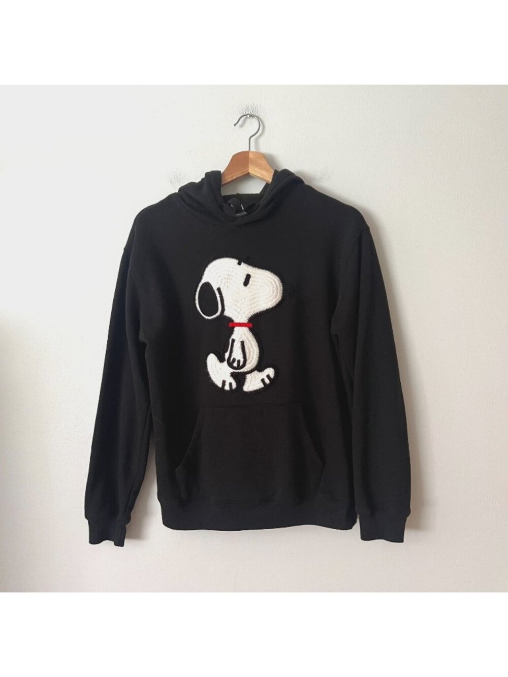Peanuts Black Embroidered Snoopy Hoodie Sweatshirt Women's Size Small